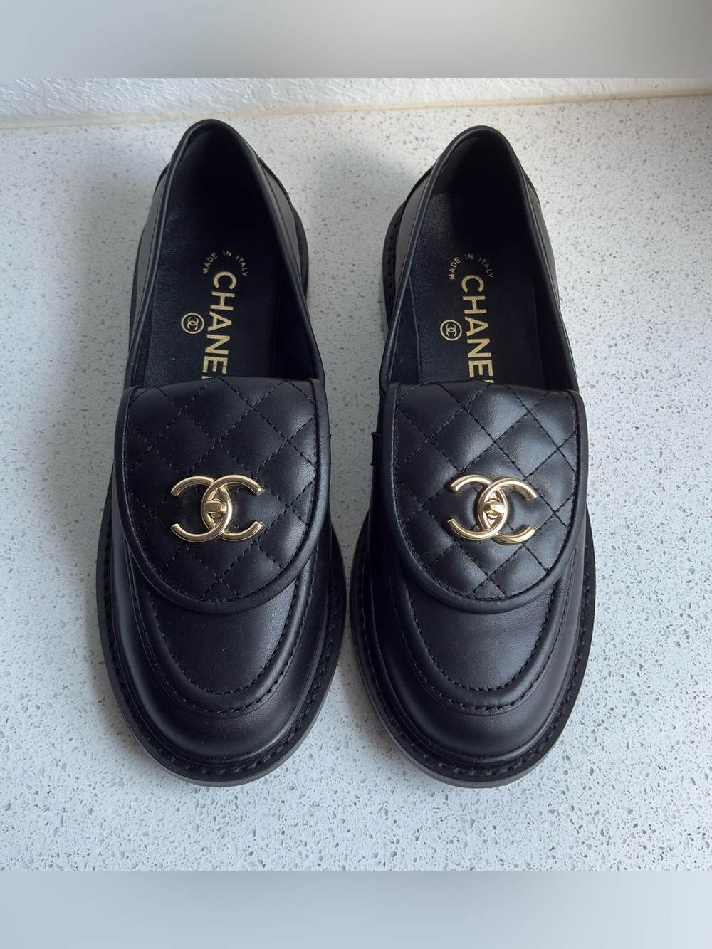 CHANEL Turnlock Loafers black with gold logo 38 Eu